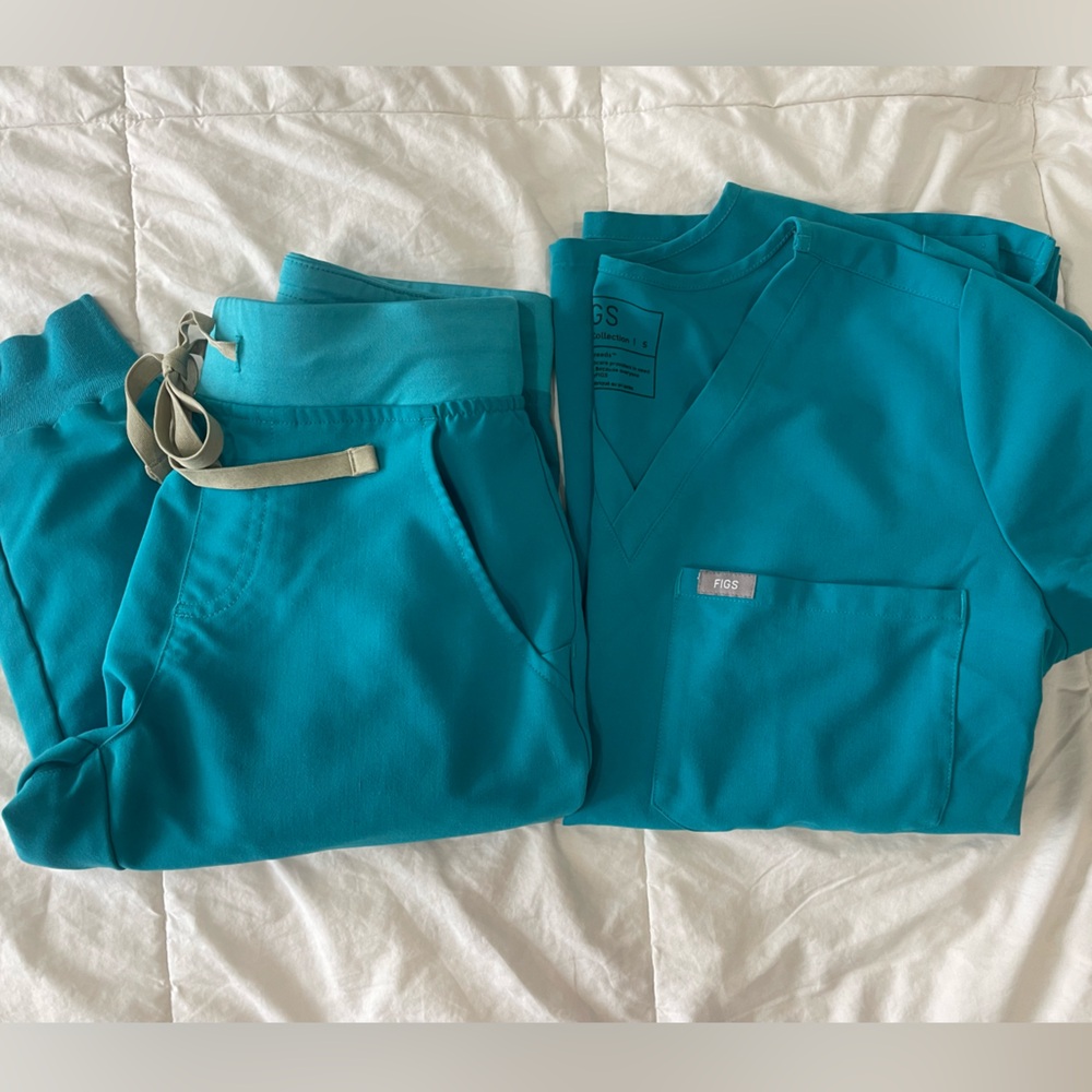 FIGS SET
ZAMORA JOGGERS XS
CATARINA TOP S
Teal